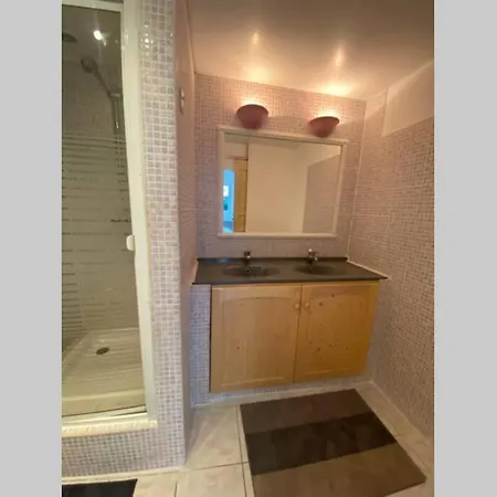 Holiday home Adorable Gite Au Calme Avec Piscine Roquebrune-sur-Argens